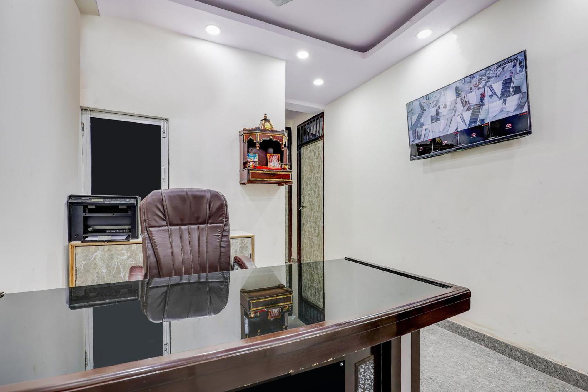 Hotel O Govind Residency New Delhi Bagian luar foto