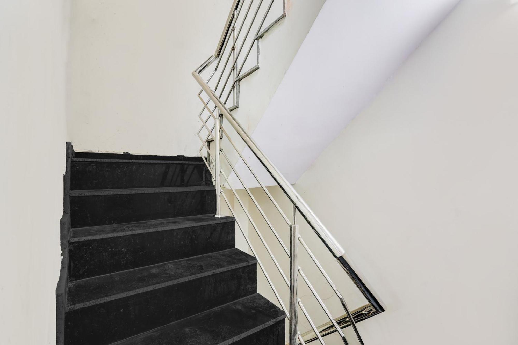 Hotel O Govind Residency New Delhi Bagian luar foto