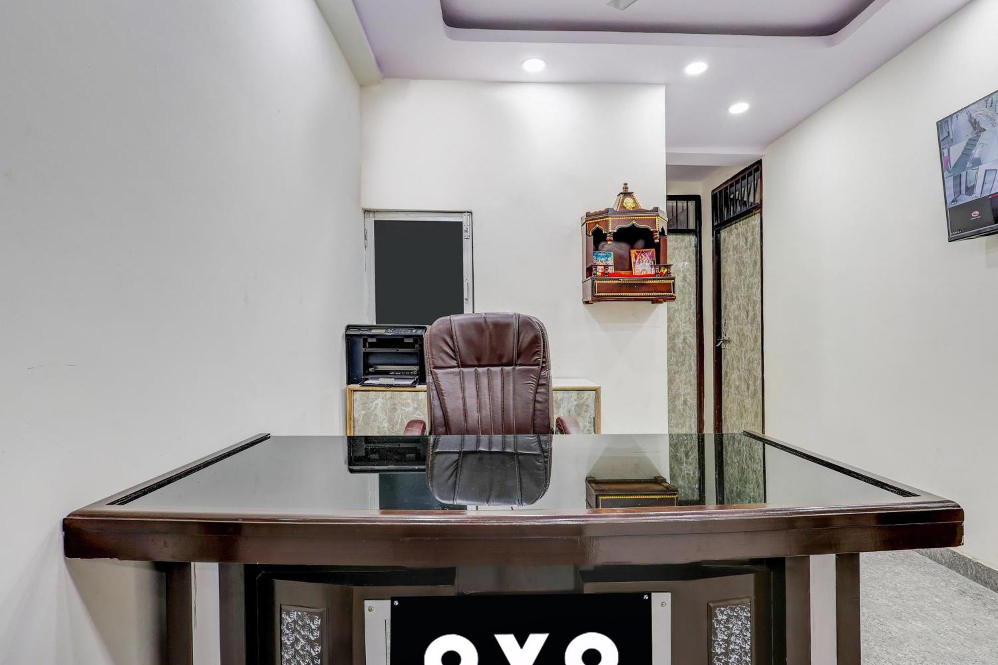 Hotel O Govind Residency New Delhi Bagian luar foto